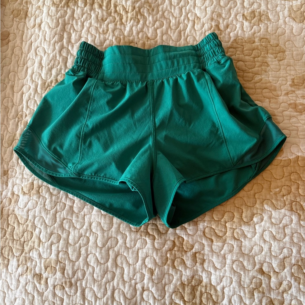 Lululemon Hotty Hot 2.5” Low Rise Shorts